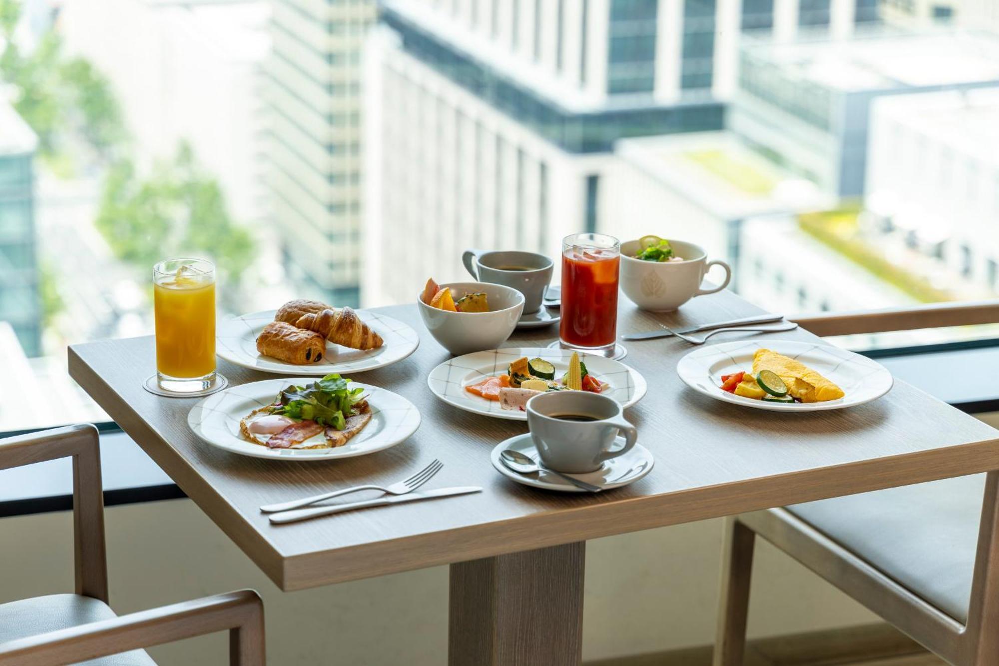 The Royal Park Hotel Iconic Osaka Midosuji Dış mekan fotoğraf A breakfast table